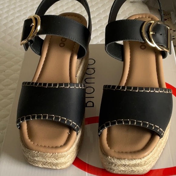 Blondo Gillian Wedge Sandels - Picture 5 of 6